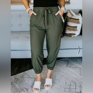 Lauriebelles Botique Hadden Pocketed Joggers in Olive.